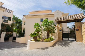 https://cdn.resales-online.com/public/l7ht8lh0v3/properties/b4714aa231ab11f0ad0102e0405b089b/w1200/78-00e6c4da1ea040f96cb03a56d5e75071.jpg?v=1747387384