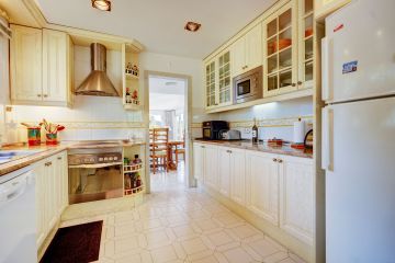 https://cdn.resales-online.com/public/epifqhcad6/properties/8753e501058311f08cfb02e0405b089b/w1200/11-20939a0134ad724a8cb2a801094d15a4.jpg?v=1742983091