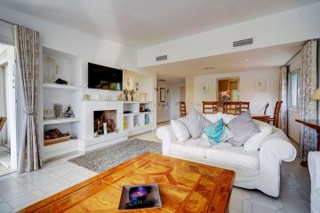 https://cdn.resales-online.com/public/epifqhcad6/properties/8753e501058311f08cfb02e0405b089b/w1200/2-5bd7b9d04b45e33852eaf0ec6670150d.jpg?v=1742983091