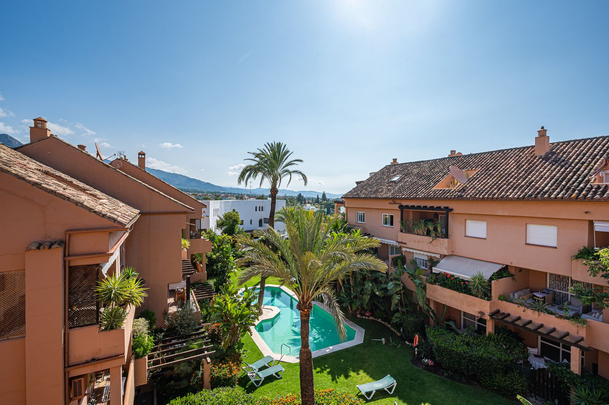 https://cdn.resales-online.com/public/89kcvpt69u/properties/7ccecb83f2cd11ef8cfb02e0405b089b/w1200/1-7980e48d732b6fc85c14b43b94d2aa54.jpg?v=1747841862