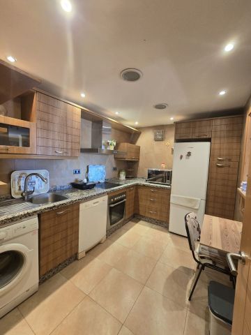 https://cdn.resales-online.com/public/04l12bgg3v/properties/fd9f9bf0370711f0ad0102e0405b089b/w1200/18-cc72f169493c096e712837ff5d8b6e41.jpg?v=1747921830