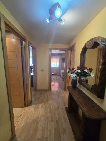 https://cdn.resales-online.com/public/04l12bgg3v/properties/fd9f9bf0370711f0ad0102e0405b089b/w1200/4-c23c0f86247804fa50226aecd8b0b2c8.jpg?v=1747921830