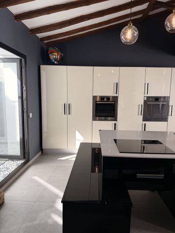 https://cdn.resales-online.com/public/v9m1woaghgj050u4/properties/342acc9e34b311f0ad0102e0405b089b/w1200/23-79897b85162c6a486c7a4d1eb46924dd.jpg?v=1747688653