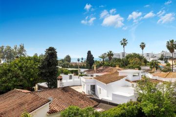 https://cdn.resales-online.com/public/igwbswt24etu184o/properties/44610f172bfa11f0ad0102e0405b089b/w1200/1-7980e48d732b6fc85c14b43b94d2aa54.jpg?v=1747376829