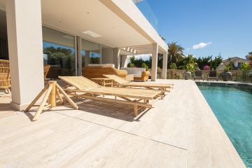 https://cdn.resales-online.com/public/igwbswt24etu184o/properties/44610f172bfa11f0ad0102e0405b089b/w1200/10-bb915d1cb19341576dcdc994b81ab9c5.jpg?v=1747376829