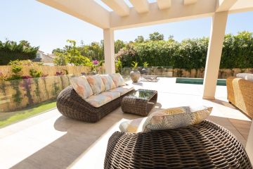 https://cdn.resales-online.com/public/igwbswt24etu184o/properties/44610f172bfa11f0ad0102e0405b089b/w1200/13-5fd73dea700db77384c091ca9818b1a9.jpg?v=1747376829