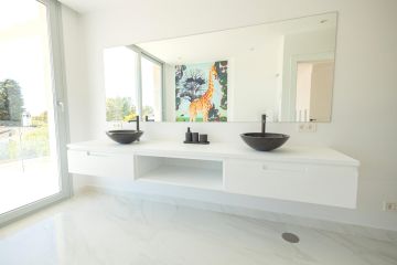 https://cdn.resales-online.com/public/igwbswt24etu184o/properties/44610f172bfa11f0ad0102e0405b089b/w1200/30-5e8634ec9576c9ad4825a6dec5b5d375.jpg?v=1747376829