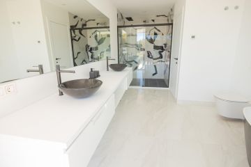 https://cdn.resales-online.com/public/igwbswt24etu184o/properties/44610f172bfa11f0ad0102e0405b089b/w1200/31-5e8b9eb86a2d455eeaf43a7bbf3ccd12.jpg?v=1747376829