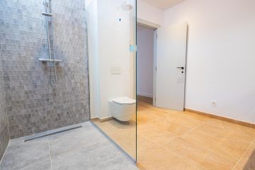 https://cdn.resales-online.com/public/igwbswt24etu184o/properties/44610f172bfa11f0ad0102e0405b089b/w1200/46-0edebaf512af70cdbc38d73d8131be5b.jpg?v=1747376829