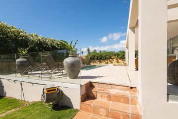 https://cdn.resales-online.com/public/igwbswt24etu184o/properties/44610f172bfa11f0ad0102e0405b089b/w1200/8-e64a9055bba3e77ac8aca3b893cdf826.jpg?v=1747376829