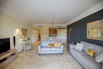 https://cdn.resales-online.com/public/126rkpuc5l/properties/4e2a01d7379b11f0ad0102e0405b089b/w1200/21-2c707e7c511429b4f8ec4ee5f221ddb6.jpg?v=1747983661