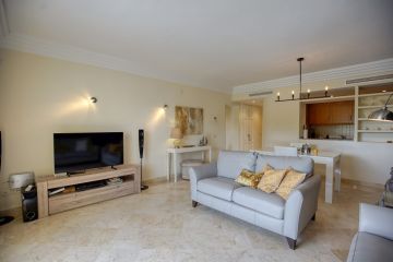 https://cdn.resales-online.com/public/126rkpuc5l/properties/4e2a01d7379b11f0ad0102e0405b089b/w1200/22-bcf8e6250e0bab365f900a8ac31ac040.jpg?v=1747983661