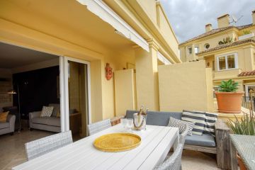 https://cdn.resales-online.com/public/126rkpuc5l/properties/4e2a01d7379b11f0ad0102e0405b089b/w1200/27-f6e8bc237ba13ac4c268badec6354f3d.jpg?v=1747983661
