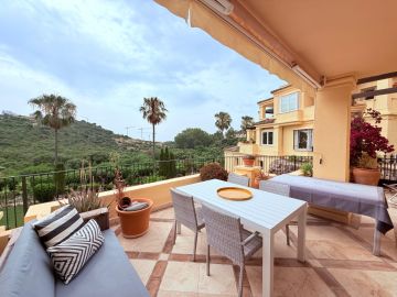 https://cdn.resales-online.com/public/126rkpuc5l/properties/4e2a01d7379b11f0ad0102e0405b089b/w1200/33-f37a7fab00fce6ff6b895520b67d6d6d.jpg?v=1750403747