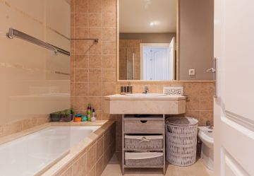 https://cdn.resales-online.com/public/sv5cqzrh1f/properties/20d3d30e37c811f0ad0102e0405b089b/w1200/12-53013098fcab6c38b1379cd33298e050.jpg?v=1748002913