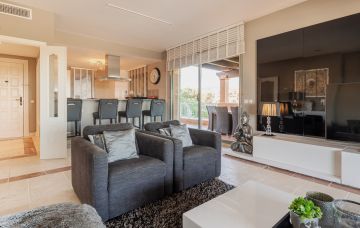https://cdn.resales-online.com/public/sv5cqzrh1f/properties/20d3d30e37c811f0ad0102e0405b089b/w1200/7-aa4cc561180b369757c0bb4af9886cd3.jpg?v=1748002913