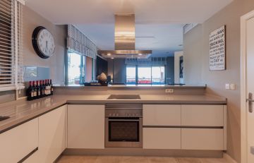 https://cdn.resales-online.com/public/sv5cqzrh1f/properties/20d3d30e37c811f0ad0102e0405b089b/w1200/9-467d0cee5b725f3ef65f102a0c2e69c0.jpg?v=1748002913