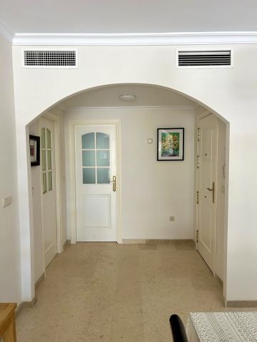 https://cdn.resales-online.com/public/dgqxclc4l2/properties/76d7092d39f711f0ad0102e0405b089b/w1200/4-c23c0f86247804fa50226aecd8b0b2c8.jpg?v=1748246730