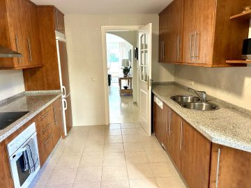 https://cdn.resales-online.com/public/dgqxclc4l2/properties/76d7092d39f711f0ad0102e0405b089b/w1200/8-e64a9055bba3e77ac8aca3b893cdf826.jpg?v=1748246730