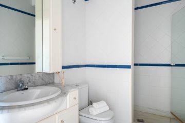 https://cdn.resales-online.com/public/ffy5dwawcp/properties/5154a67139ee11f0ad0102e0405b089b/w1200/16-ec67b526875bf0124b6ce4328a754439.jpg?v=1748239217