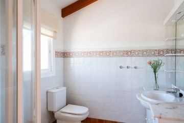 https://cdn.resales-online.com/public/ffy5dwawcp/properties/5154a67139ee11f0ad0102e0405b089b/w1200/24-613bbc26f32d7013d348ef202dd30a43.jpg?v=1748239217