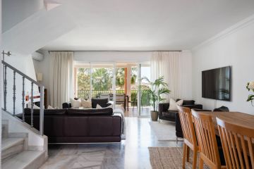 https://cdn.resales-online.com/public/ffy5dwawcp/properties/5154a67139ee11f0ad0102e0405b089b/w1200/3-e898b2bb2a2fdfd06d2c39894dce8316.jpg?v=1748239217
