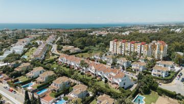 https://cdn.resales-online.com/public/ffy5dwawcp/properties/5154a67139ee11f0ad0102e0405b089b/w1200/34-2e8657844e540eba0189d71f472ffca9.jpg?v=1748239217