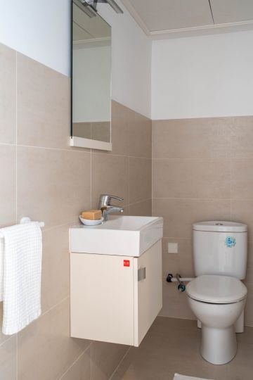 https://cdn.resales-online.com/public/ffy5dwawcp/properties/fc10031b385b11f0ad0102e0405b089b/w1200/12-53013098fcab6c38b1379cd33298e050.jpg?v=1748066416