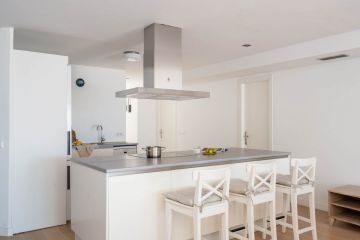 https://cdn.resales-online.com/public/ffy5dwawcp/properties/fc10031b385b11f0ad0102e0405b089b/w1200/8-e64a9055bba3e77ac8aca3b893cdf826.jpg?v=1748066416