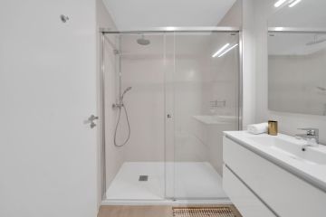 https://cdn.resales-online.com/public/4wiopnr8ch/properties/984c72ea37f811f0ad0102e0405b089b/w1200/15-11d12f2f454f2f5e9b981fdd8b901d51.jpg?v=1748026166