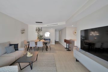 https://cdn.resales-online.com/public/4wiopnr8ch/properties/984c72ea37f811f0ad0102e0405b089b/w1200/3-e898b2bb2a2fdfd06d2c39894dce8316.jpg?v=1748026166