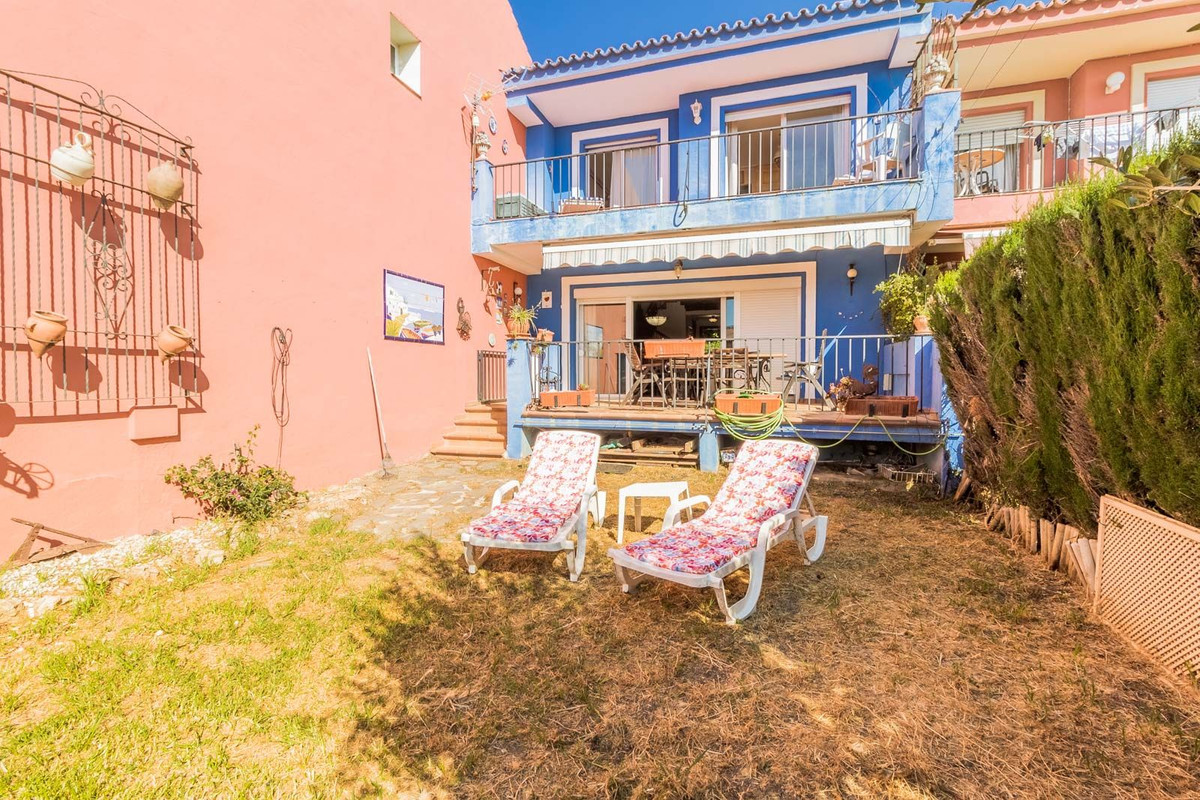 https://cdn.resales-online.com/public/79qigcpn4i/properties/d5b9058537a711f0ad0102e0405b089b/w1200/1-7980e48d732b6fc85c14b43b94d2aa54.jpg?v=1748030149