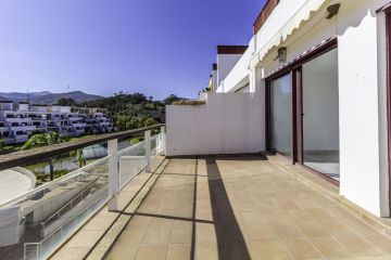 https://cdn.resales-online.com/public/pn4iz419alz18eav/properties/5d4b2c0f353b11f0ad0102e0405b089b/w1200/18-cc72f169493c096e712837ff5d8b6e41.jpg?v=1747763939