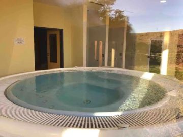 https://cdn.resales-online.com/public/pn4iz419alz18eav/properties/5d4b2c0f353b11f0ad0102e0405b089b/w1200/27-f6e8bc237ba13ac4c268badec6354f3d.jpg?v=1747763939