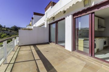 https://cdn.resales-online.com/public/pn4iz419alz18eav/properties/5d4b2c0f353b11f0ad0102e0405b089b/w1200/5-3595ad71cbd87be6c3643a4285ef4791.jpg?v=1747763939