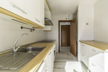 https://cdn.resales-online.com/public/pn4iz419alz18eav/properties/5d4b2c0f353b11f0ad0102e0405b089b/w1200/6-241328e1bcc9c0d8ce1222beb6c967a8.jpg?v=1747763939