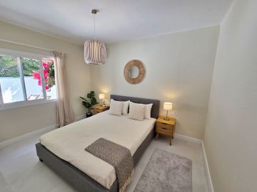 https://cdn.resales-online.com/public/5esv79q6h5/properties/ac81f7ac327511f0ad0102e0405b089b/w1200/12-53013098fcab6c38b1379cd33298e050.jpg?v=1747481421