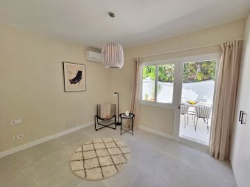https://cdn.resales-online.com/public/5esv79q6h5/properties/ac81f7ac327511f0ad0102e0405b089b/w1200/13-5fd73dea700db77384c091ca9818b1a9.jpg?v=1747481421