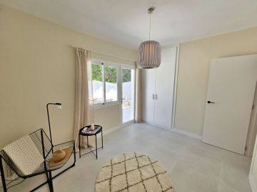 https://cdn.resales-online.com/public/5esv79q6h5/properties/ac81f7ac327511f0ad0102e0405b089b/w1200/14-d70dc3102c00d7be0e872dfe1c1f86d7.jpg?v=1747481421