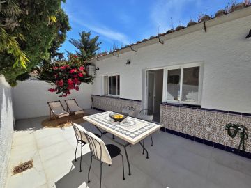 https://cdn.resales-online.com/public/5esv79q6h5/properties/ac81f7ac327511f0ad0102e0405b089b/w1200/16-ec67b526875bf0124b6ce4328a754439.jpg?v=1747481421