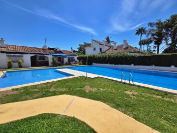 https://cdn.resales-online.com/public/5esv79q6h5/properties/ac81f7ac327511f0ad0102e0405b089b/w1200/17-dd5fcd4f0eb487dfa3803f7e20814c0e.jpg?v=1747481421