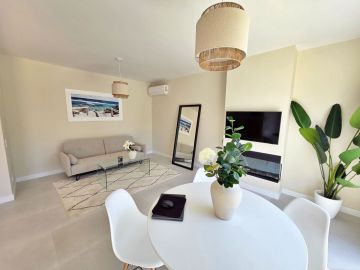 https://cdn.resales-online.com/public/5esv79q6h5/properties/ac81f7ac327511f0ad0102e0405b089b/w1200/7-aa4cc561180b369757c0bb4af9886cd3.jpg?v=1747481421