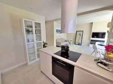 https://cdn.resales-online.com/public/5esv79q6h5/properties/ac81f7ac327511f0ad0102e0405b089b/w1200/9-467d0cee5b725f3ef65f102a0c2e69c0.jpg?v=1747481421