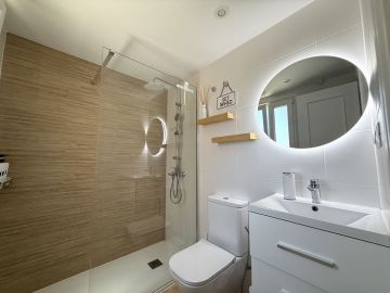 https://cdn.resales-online.com/public/ji01jy8heq/properties/9d00d97c30b811f0ad0102e0405b089b/w1200/27-f6e8bc237ba13ac4c268badec6354f3d.jpg?v=1748271434