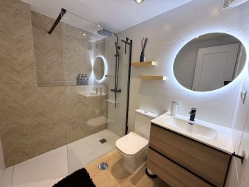 https://cdn.resales-online.com/public/ji01jy8heq/properties/9d00d97c30b811f0ad0102e0405b089b/w1200/35-53608d01401493ba18e3704836160563.jpg?v=1748271434