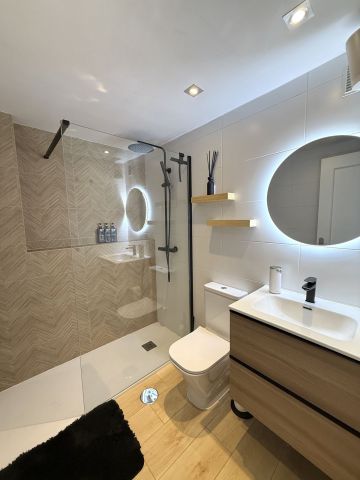 https://cdn.resales-online.com/public/ji01jy8heq/properties/9d00d97c30b811f0ad0102e0405b089b/w1200/36-be7efbbd8b294061d3f27cb7c37865bb.jpg?v=1748271434