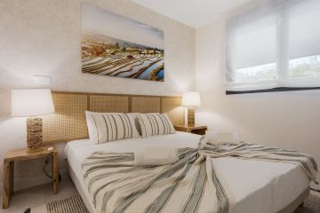 https://cdn.resales-online.com/public/l7ht8lh0v3/properties/de7b1a7a2f2f11f0ad0102e0405b089b/w1200/11-20939a0134ad724a8cb2a801094d15a4.jpg?v=1747057909