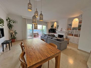 https://cdn.resales-online.com/public/43uk4ir2o1rtb42x/properties/640a45032bef11f0ad0102e0405b089b/w1200/1-7980e48d732b6fc85c14b43b94d2aa54.jpg?v=1746700362