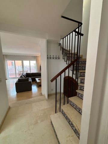 https://cdn.resales-online.com/public/43uk4ir2o1rtb42x/properties/640a45032bef11f0ad0102e0405b089b/w1200/10-bb915d1cb19341576dcdc994b81ab9c5.jpg?v=1746700362