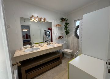https://cdn.resales-online.com/public/43uk4ir2o1rtb42x/properties/640a45032bef11f0ad0102e0405b089b/w1200/14-d70dc3102c00d7be0e872dfe1c1f86d7.jpg?v=1746700362